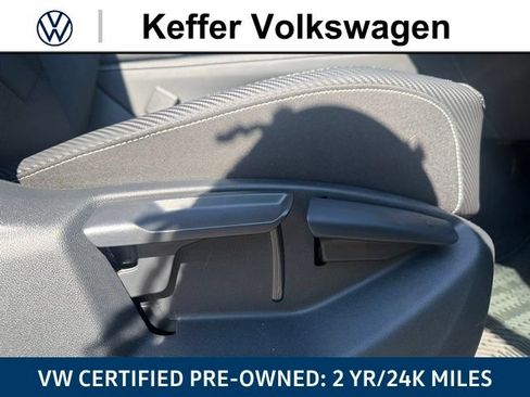 Used 2024 Volkswagen Atlas Cross Sport SE FWD image 33