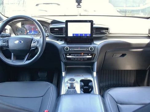 Used 2020 Ford Explorer XLT w/ Equipment Group 202A AWD/4WD image 13