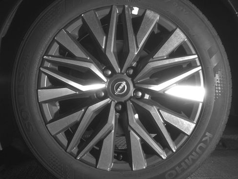 Used 2025 Nissan Altima 2.5 SV FWD image 14