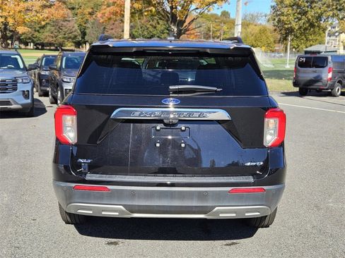 Used 2022 Ford Explorer XLT w/ Equipment Group 202A image 4