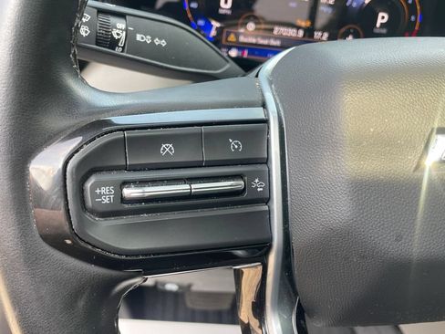 Used 2023 Chevrolet Colorado ZR2 w/ Technology Package AWD/4WD image 37