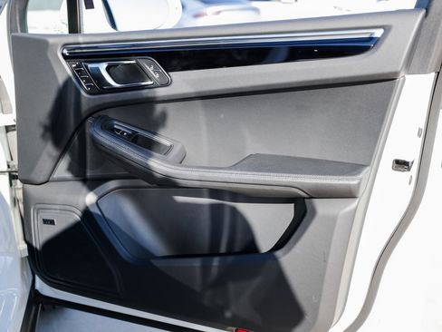 Certified 2025 Porsche Macan image 26