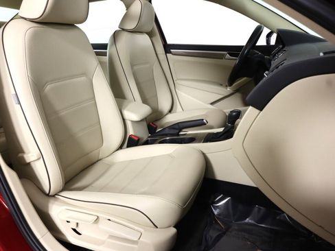 Used 2016 Volkswagen Passat 1.8T SE w/ Lighting Package image 39