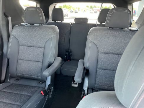 Used 2025 Chevrolet Traverse LT FWD image 13