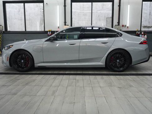 Used 2025 BMW M5 w/ Executive Package AWD/4WD image 4