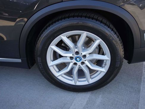 Certified 2022 BMW X5 xDrive45e w/ Executive Package image 5