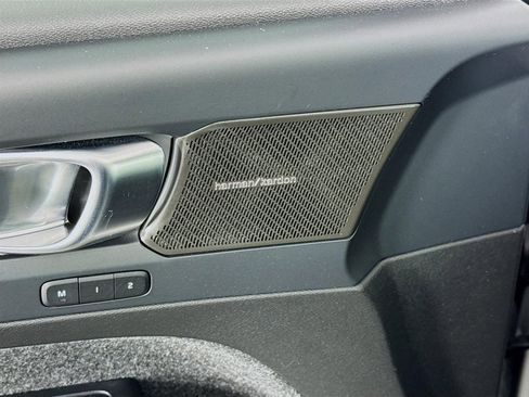 Used 2024 Volvo XC40 B5 Ultimate w/ Protection Package Premier image 22