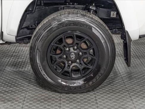 Used 2022 Toyota Tacoma SR5 RWD image 34