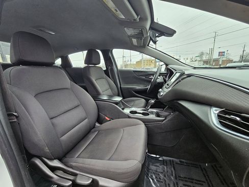 Used 2018 Chevrolet Malibu LT image 34