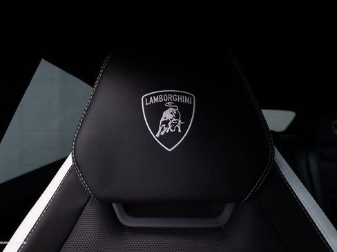 Used 2025 Lamborghini Urus SE image 58