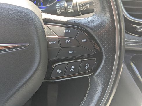 Used 2018 Chrysler Pacifica Limited w/ Advanced Safetytec Group image 21