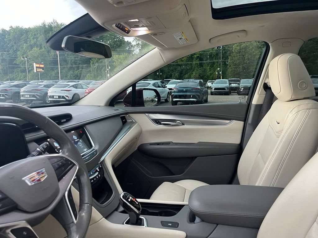 Used 2018 Cadillac XT5 Luxury w/ Driver Awareness Package FWD image 19