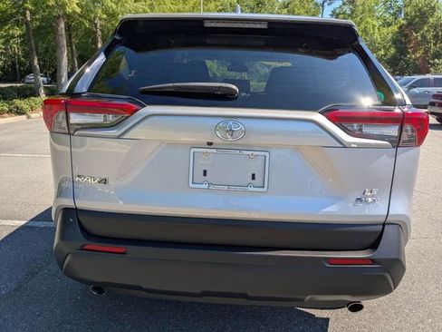 Used 2025 Toyota RAV4 LE AWD/4WD image 9