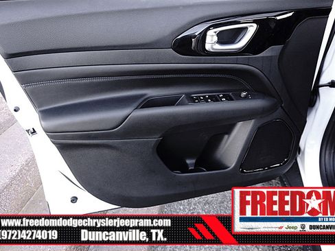 New 2026 Jeep Compass Latitude image 39