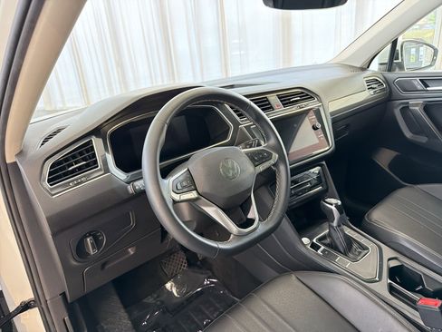 Used 2022 Volkswagen Tiguan SE FWD image 4