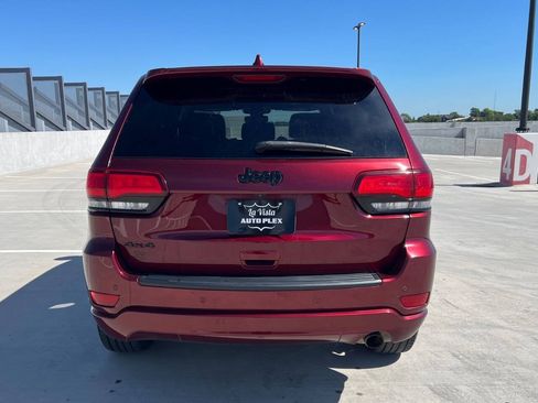 Used 2019 Jeep Grand Cherokee Altitude AWD/4WD image 9
