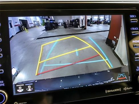 Certified 2022 Toyota Venza XLE image 17