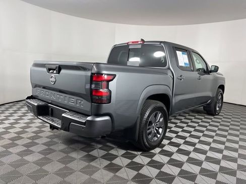 Used 2025 Nissan Frontier SV w/ SV Convenience Package RWD image 11