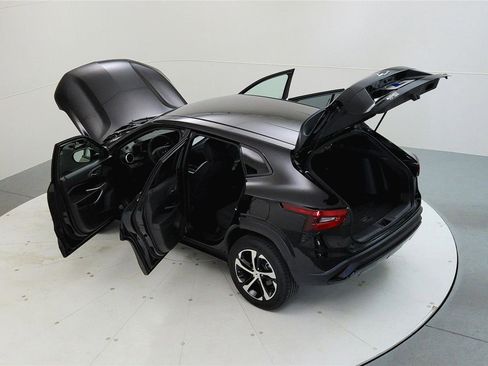 Used 2025 Chevrolet Trax RS image 23