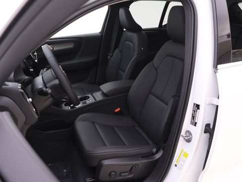 New 2025 Volvo XC40 B5 Core w/ Protection Package Premier image 7