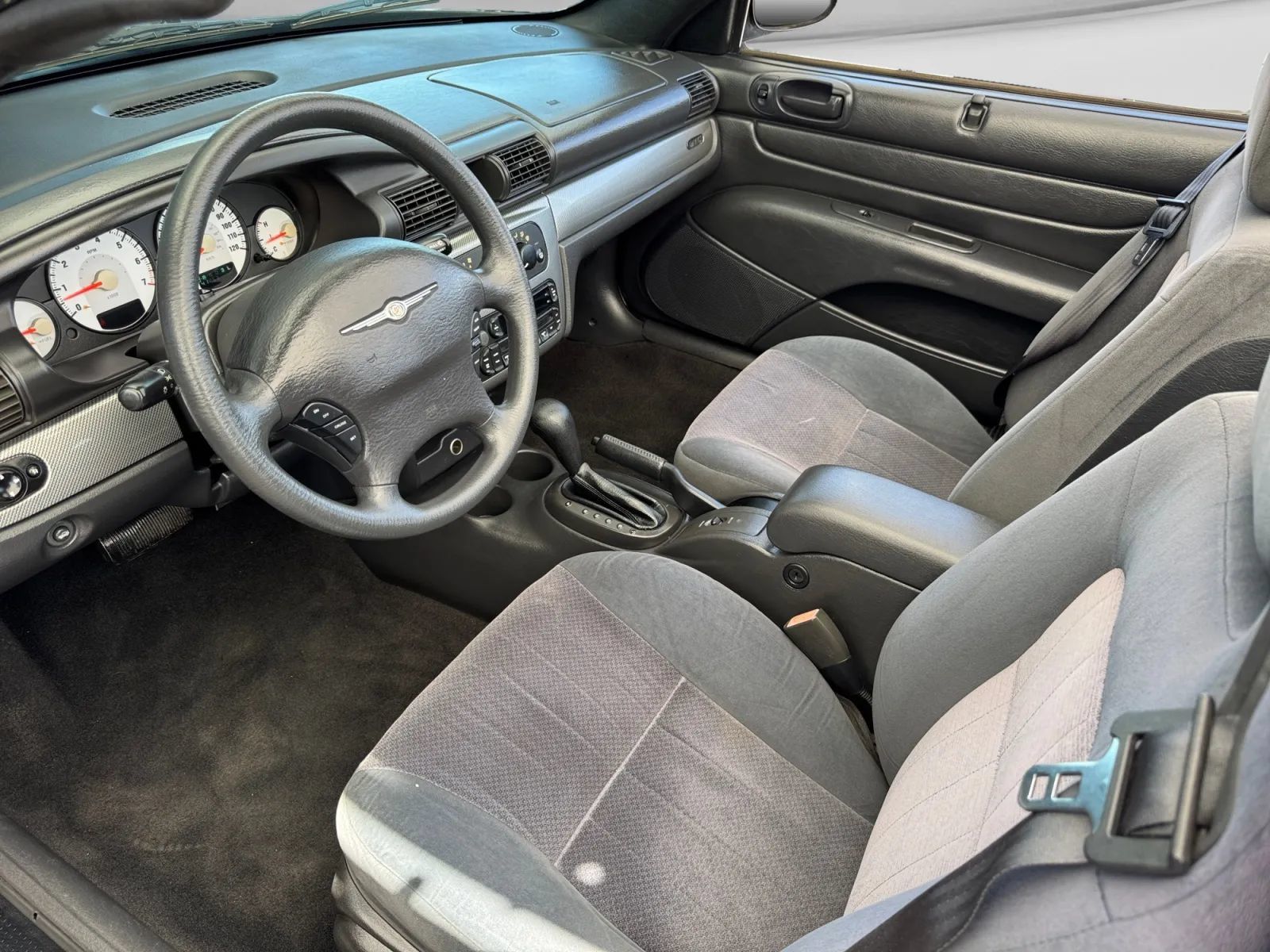 Used 2006 Chrysler Sebring GTC FWD image 12