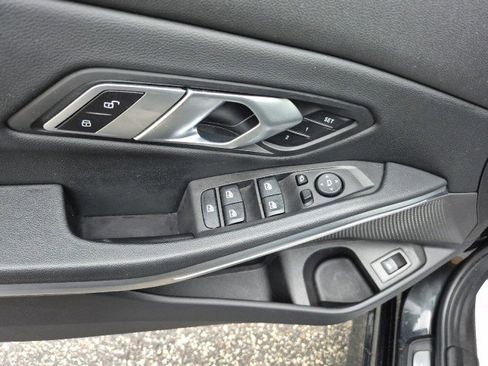 Used 2023 BMW 330i Sedan w/ Premium Package image 22