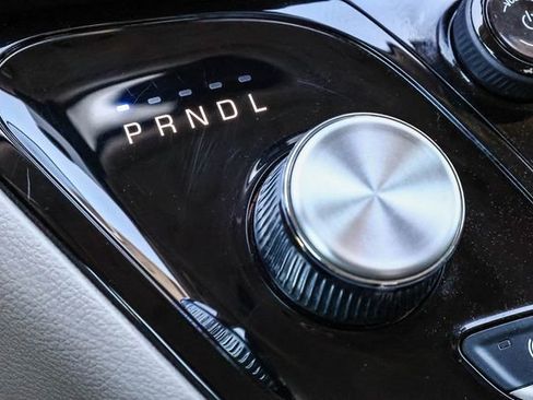 Used 2023 Chrysler Pacifica Touring-L FWD image 24