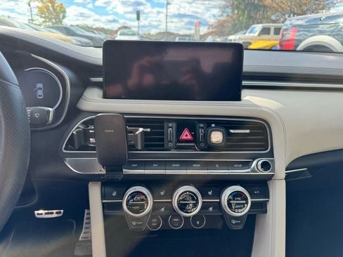 Used 2023 Genesis G70 3.3T w/ Sport Advanced Package image 12