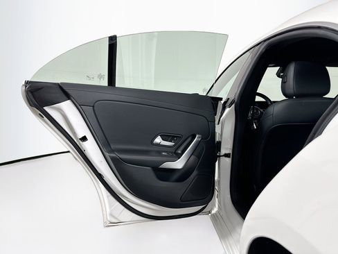 Used 2025 Mercedes-Benz CLA 250 image 27