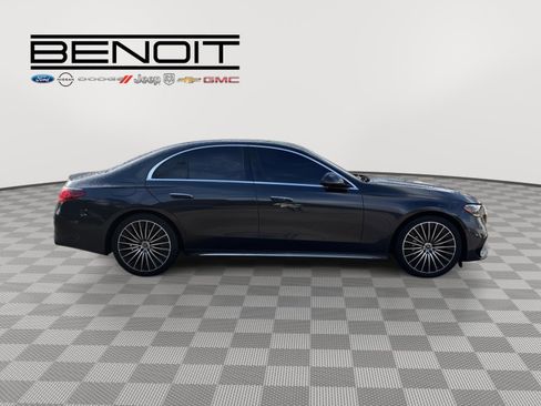 Used 2024 Mercedes-Benz E 350 4MATIC Sedan image 4