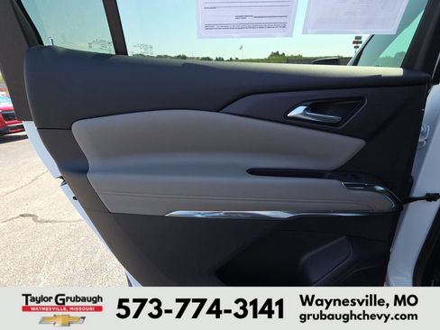 Used 2026 Chevrolet Traverse LT w/ Driver Confidence Package FWD image 26
