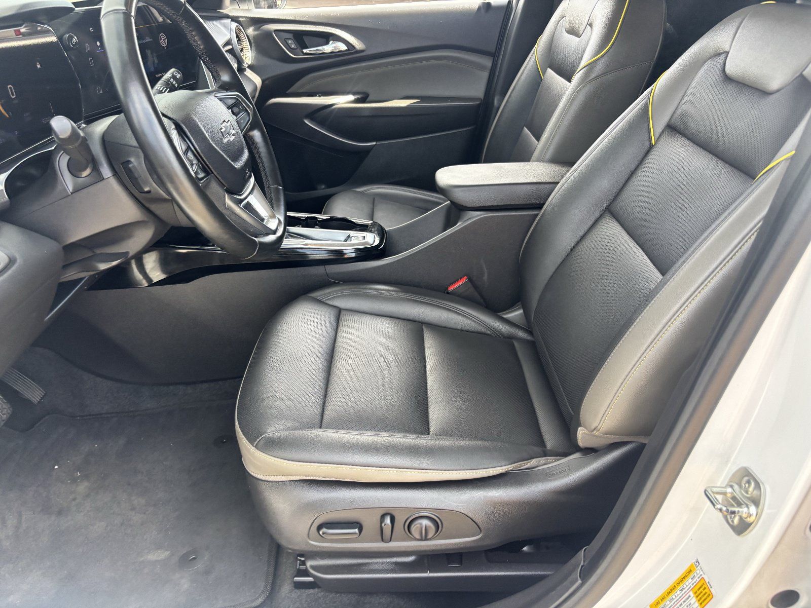 Used 2024 Chevrolet Trax ACTIV w/ Sunroof Package FWD image 20