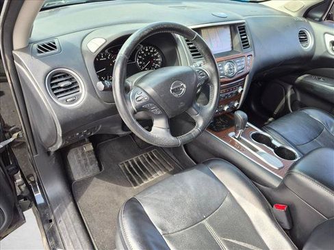 Used 2018 Nissan Pathfinder Platinum w/ Cargo Package FWD image 9