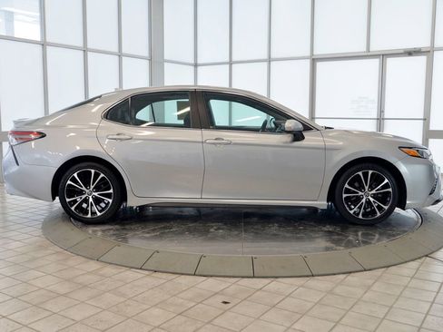 Used 2019 Toyota Camry SE image 9