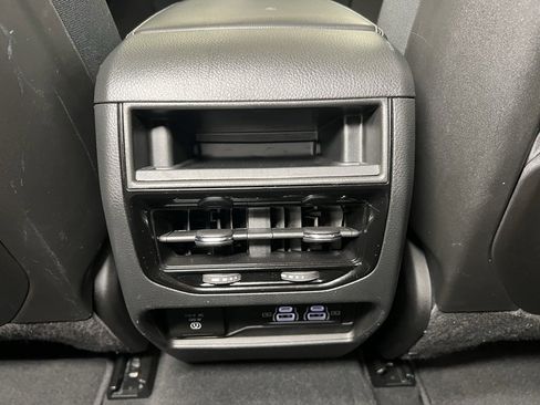 Used 2024 Jeep Grand Cherokee Altitude image 23