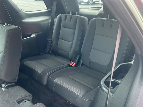 Used 2017 Ford Explorer XLT w/ Equipment Group 201A FWD image 14