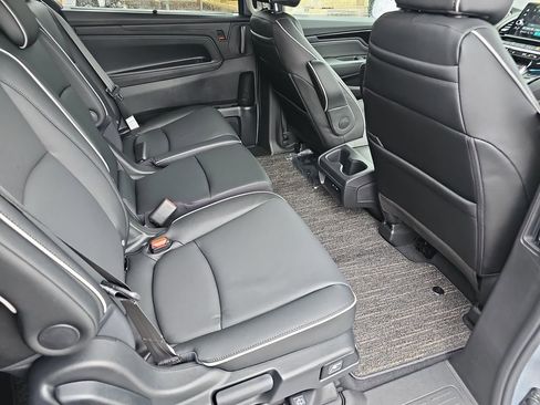 New 2026 Honda Odyssey Touring image 11