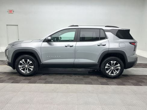 Used 2025 Chevrolet Equinox LT w/ Convenience Package II image 2