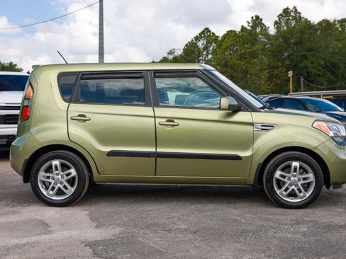 Used 2011 Kia Soul + FWD image 13