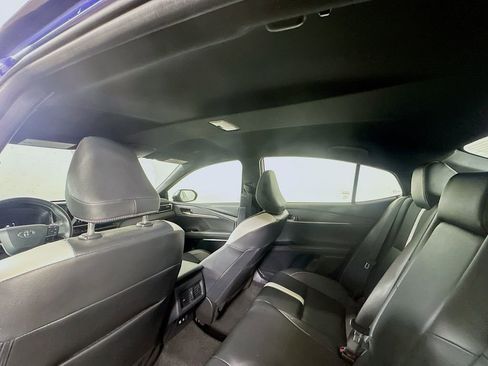 Used 2025 Toyota Camry SE image 13