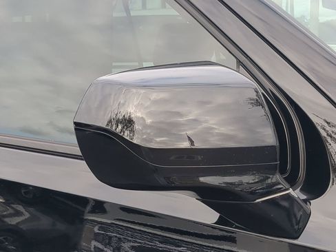 Used 2021 Chevrolet Tahoe Z71 image 12