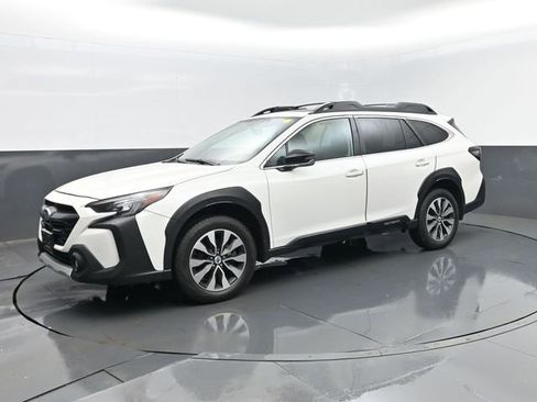Used 2024 Subaru Outback Limited XT image 2