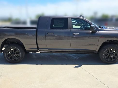 New 2026 RAM 2500 Laramie AWD/4WD image 7