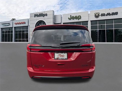 New 2026 Chrysler Pacifica Limited w/ S Appearance Package image 5