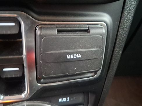 Used 2025 Jeep Gladiator Sport AWD/4WD image 24