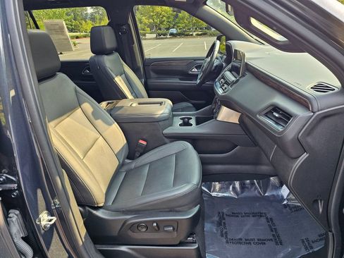 Used 2022 Chevrolet Suburban Z71 w/ Luxury Package AWD/4WD image 11