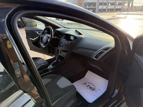 Used 2017 Ford Focus ST image 15