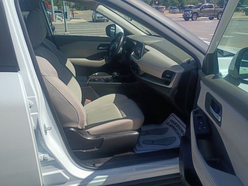 Used 2025 Nissan Rogue SV AWD/4WD image 13