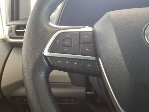 Used 2021 Toyota Sienna LE w/ LE Plus Package FWD image 30