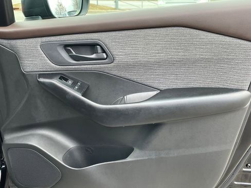 Used 2023 Nissan Rogue S image 14